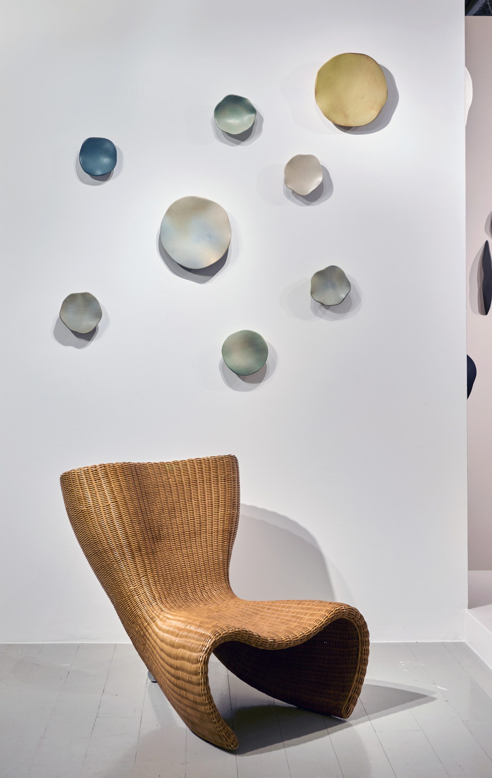 cerámica contemporánea exhibition ammann gallery © Abel Zavala Genesis Spores Wall Sculptures and Marc Newson Wicker Chair