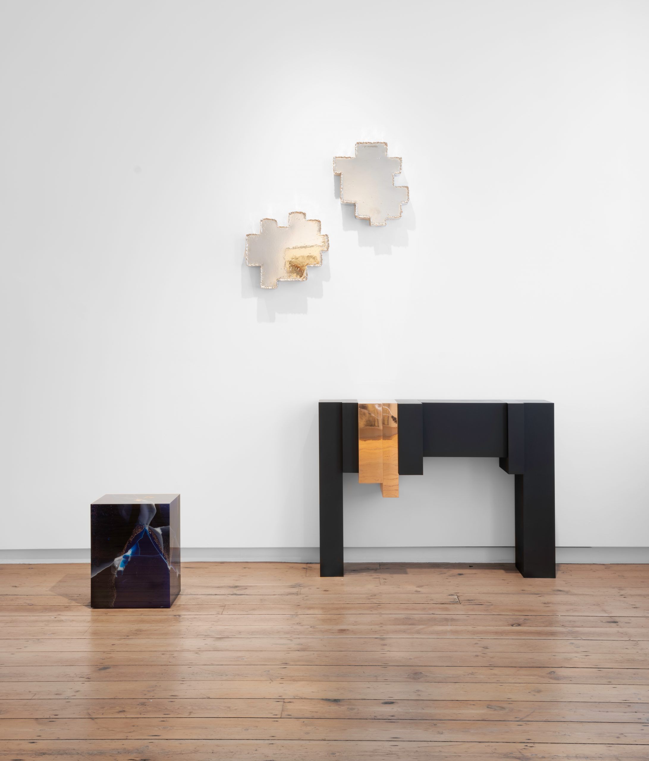© Studio Nucleo Metal Fossil Niclel Mirrors with Bronze Age Consolle and Lapislazuli Stone Fossil courtesy ammann//projects