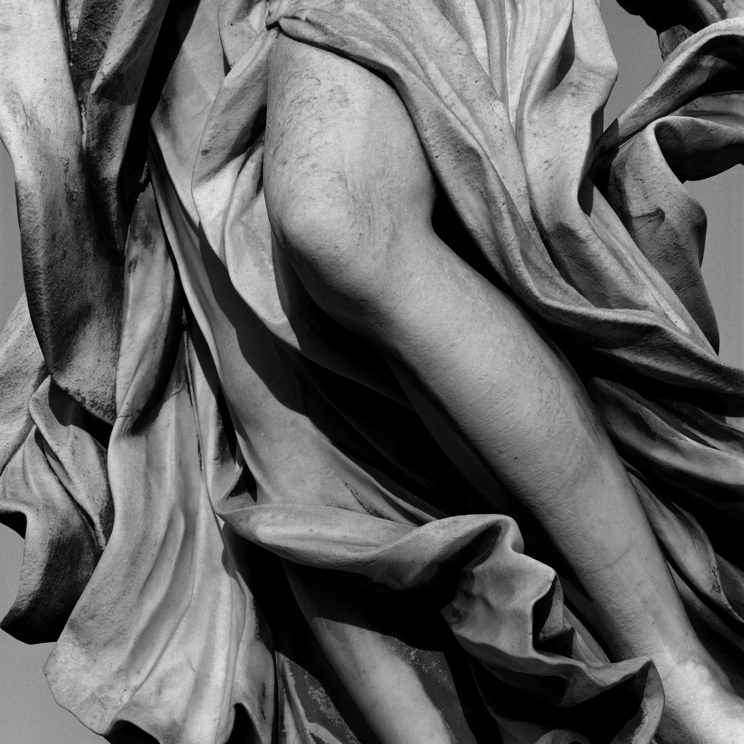 © Hélène Binet 'Levitation 09 - Ponte Sant'Angelo, Rom' Sculptures by Gian Lorenzo Bernini