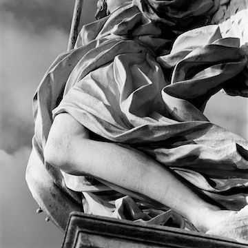 © Hélène Binet 'Levitation 03 - Ponte Sant'Angelo, Rom' Sculptures by Gian Lorenzo Bernini