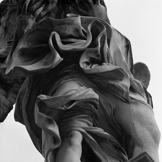 © Hélène Binet 'Levitation 02 - Ponte Sant'Angelo, Rom' Sculptures by Gian Lorenzo Bernini