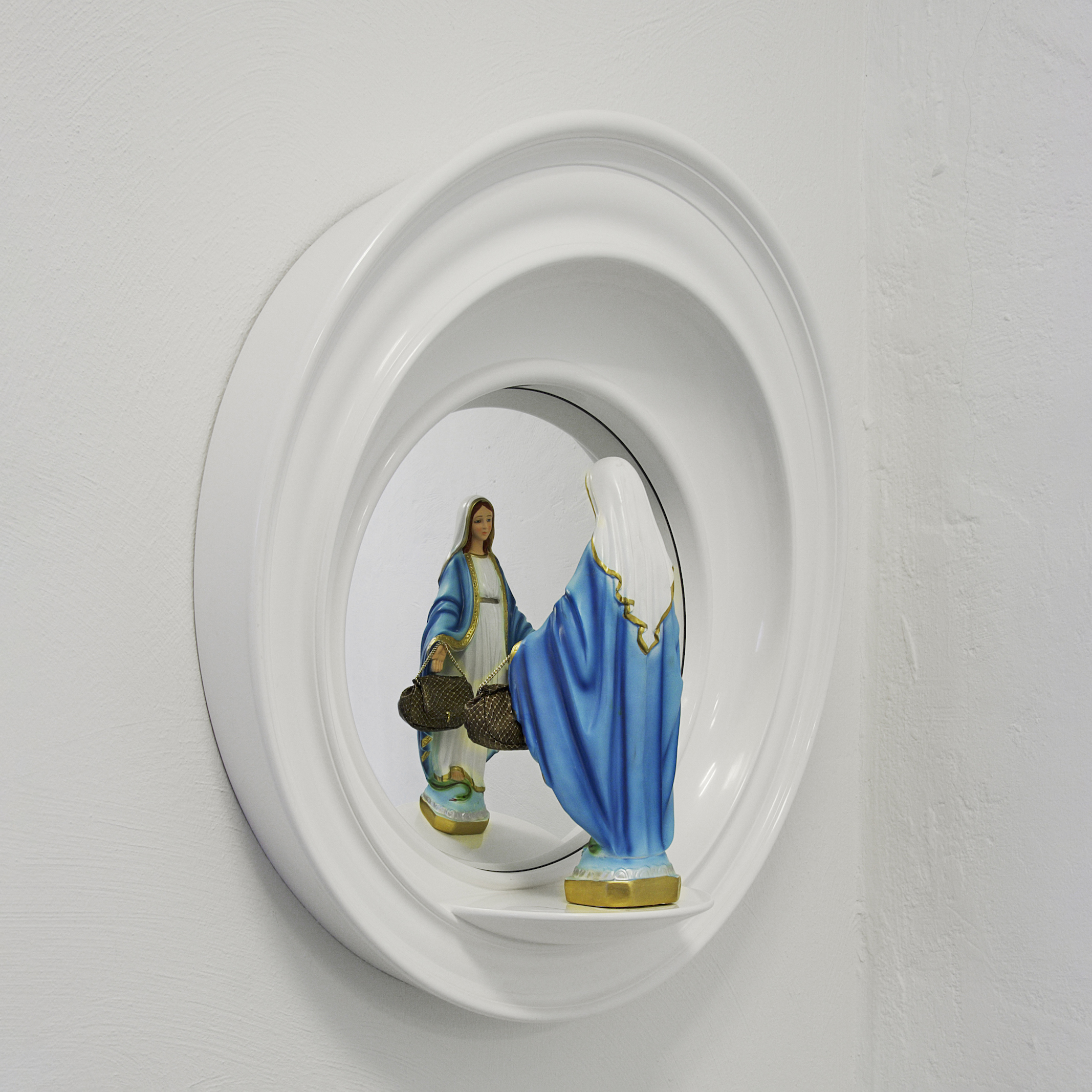 © Barnaby Barford Mirror 'La Madonna del Serpente' courtesy ammann//gallery