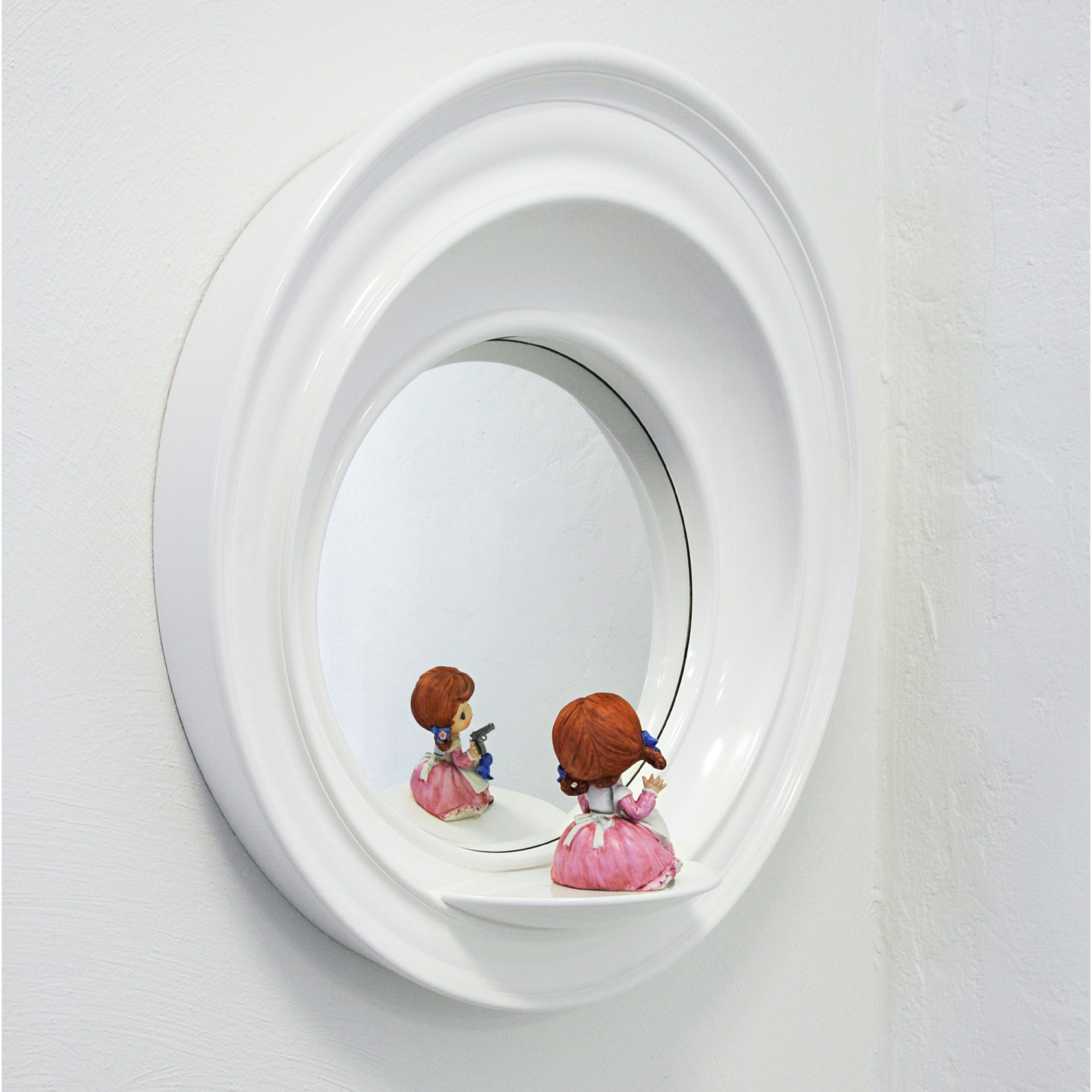 © Barnaby Barford Mirror 'You talking to me?!' courtesy ammann//gallery